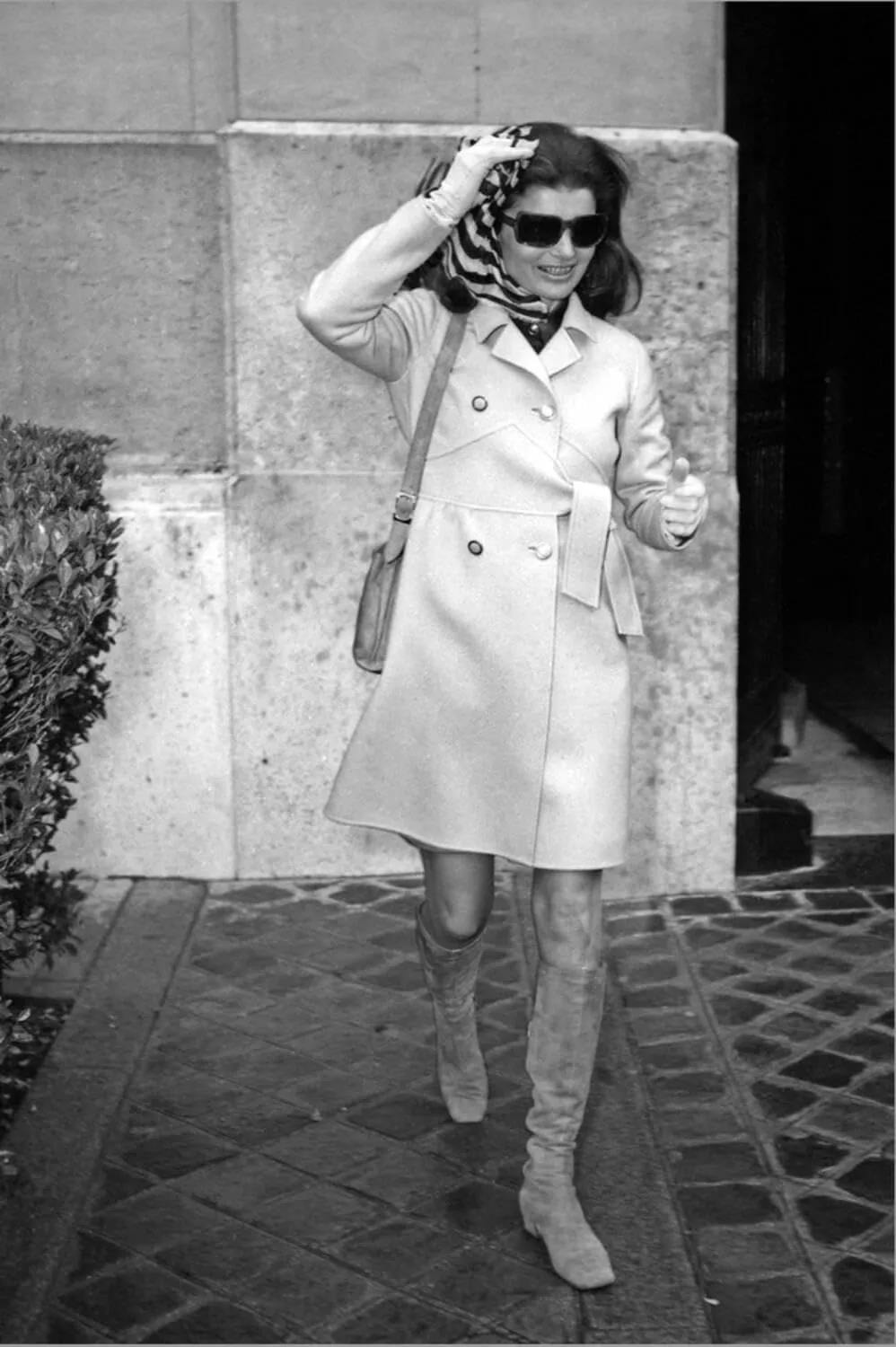 ART.COM Stretched Canvas Print Jackie Kennedy Onassis (Nina Ricci Sunglasses, Gucci Bag) Leaving Crillon Hotel, Paris, 1970, 12" x 18"