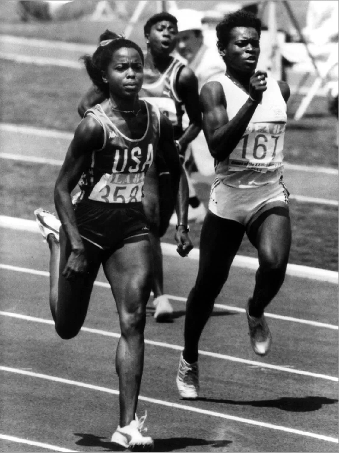 ART.COM Stretched Canvas Print Olympic Games in Los Angeles, 1984 : American Evelyn Ashford Winning the 100M, on R : Heather Oaks, 24" x 32"