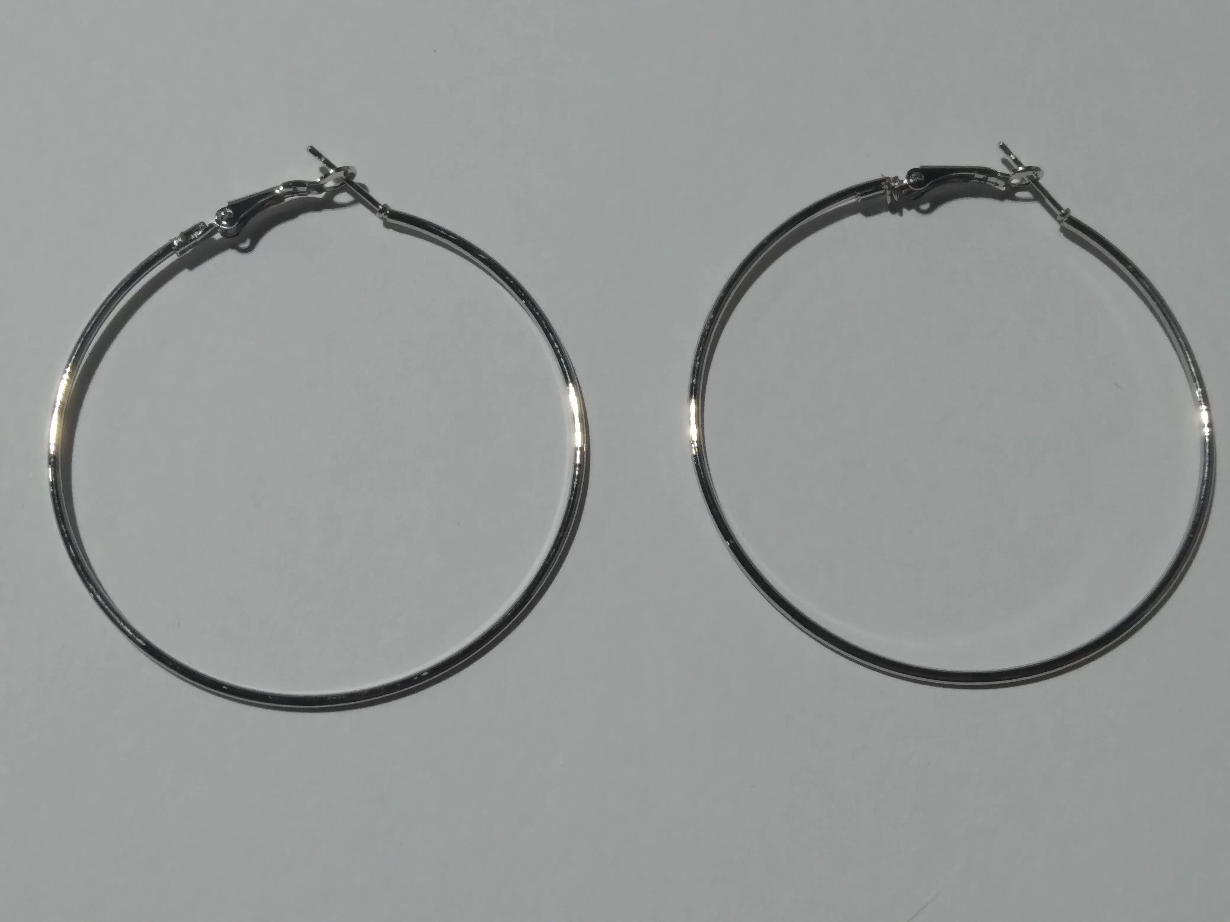 BOX 775 Women's Hoop Earrings (3 pairs)  x 100 packs - BRAND NEW