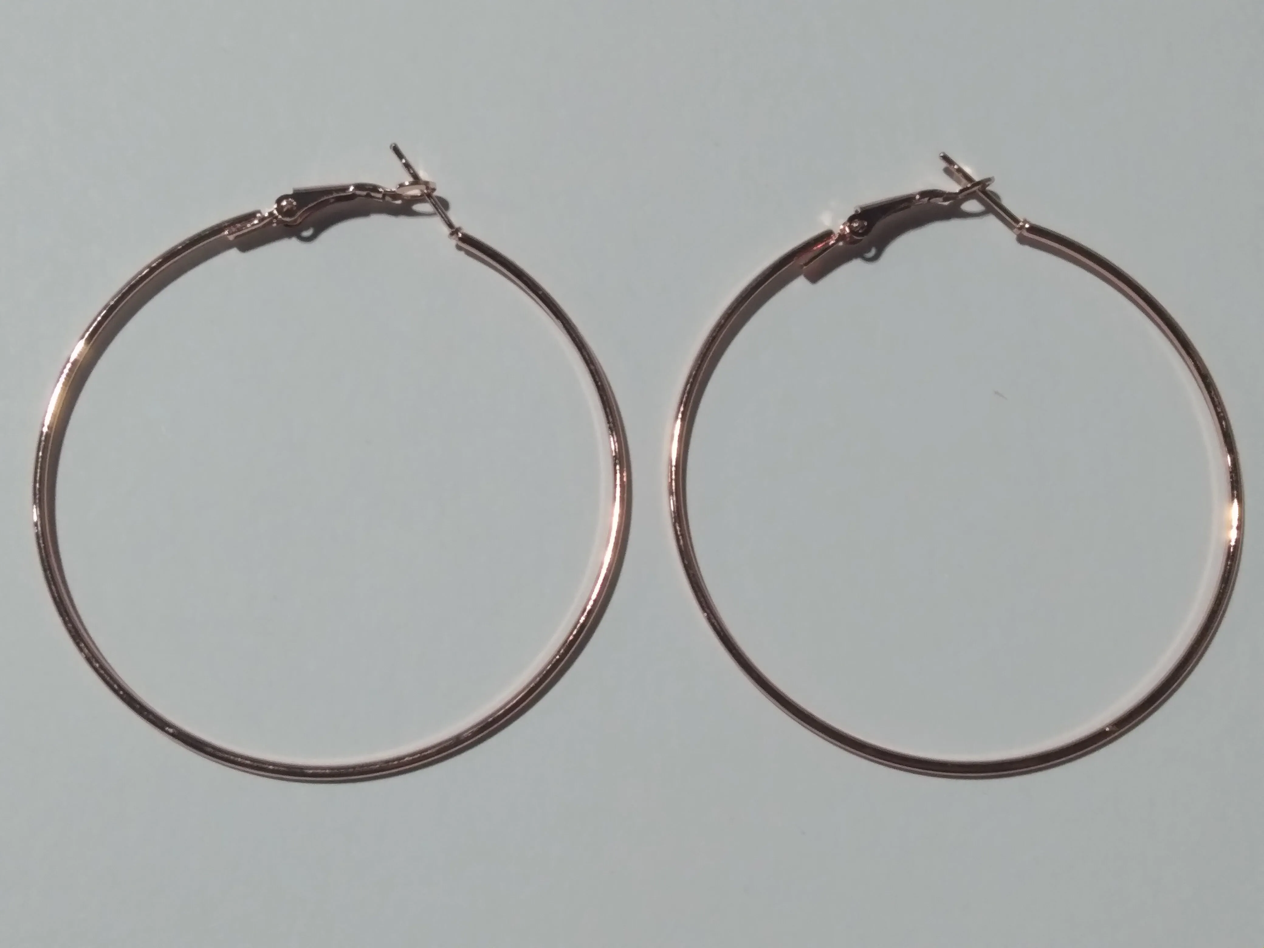 BOX 775 Women's Hoop Earrings (3 pairs)  x 100 packs - BRAND NEW