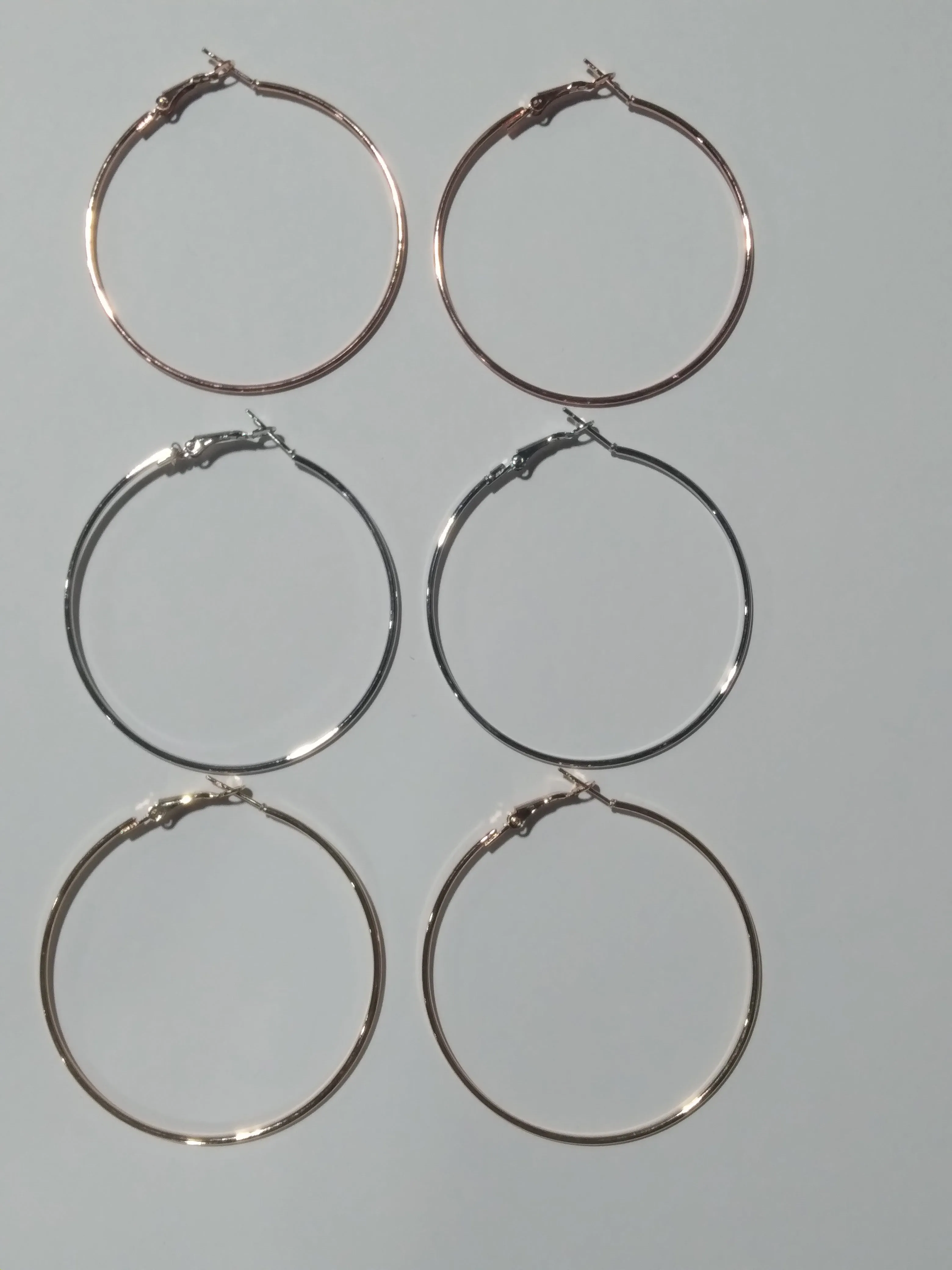 BOX 775 Women's Hoop Earrings (3 pairs)  x 100 packs - BRAND NEW