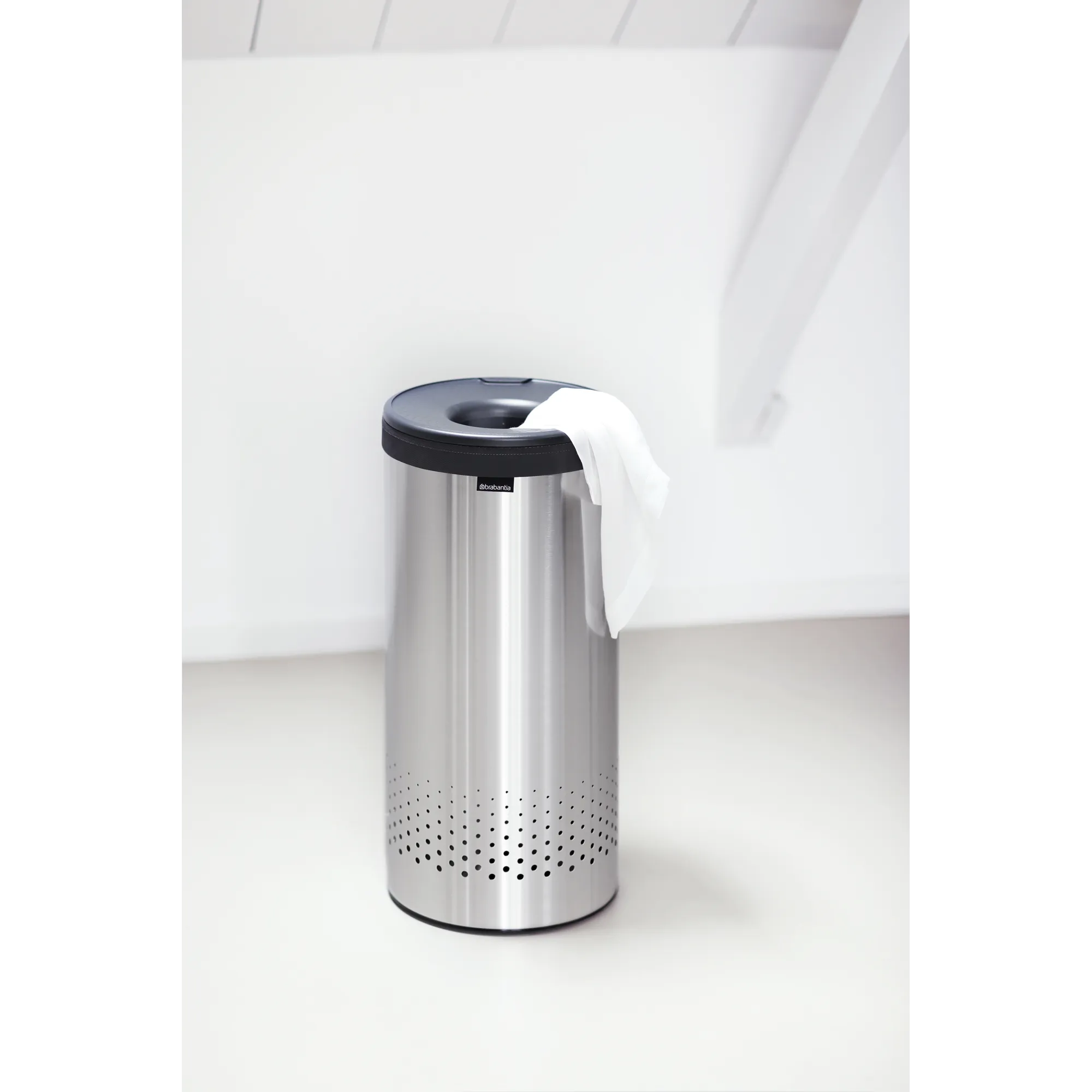 Brabantia Laundry Bin with Inner Removable Lining, Plastic Lid - Matt Steel, 35 Liters