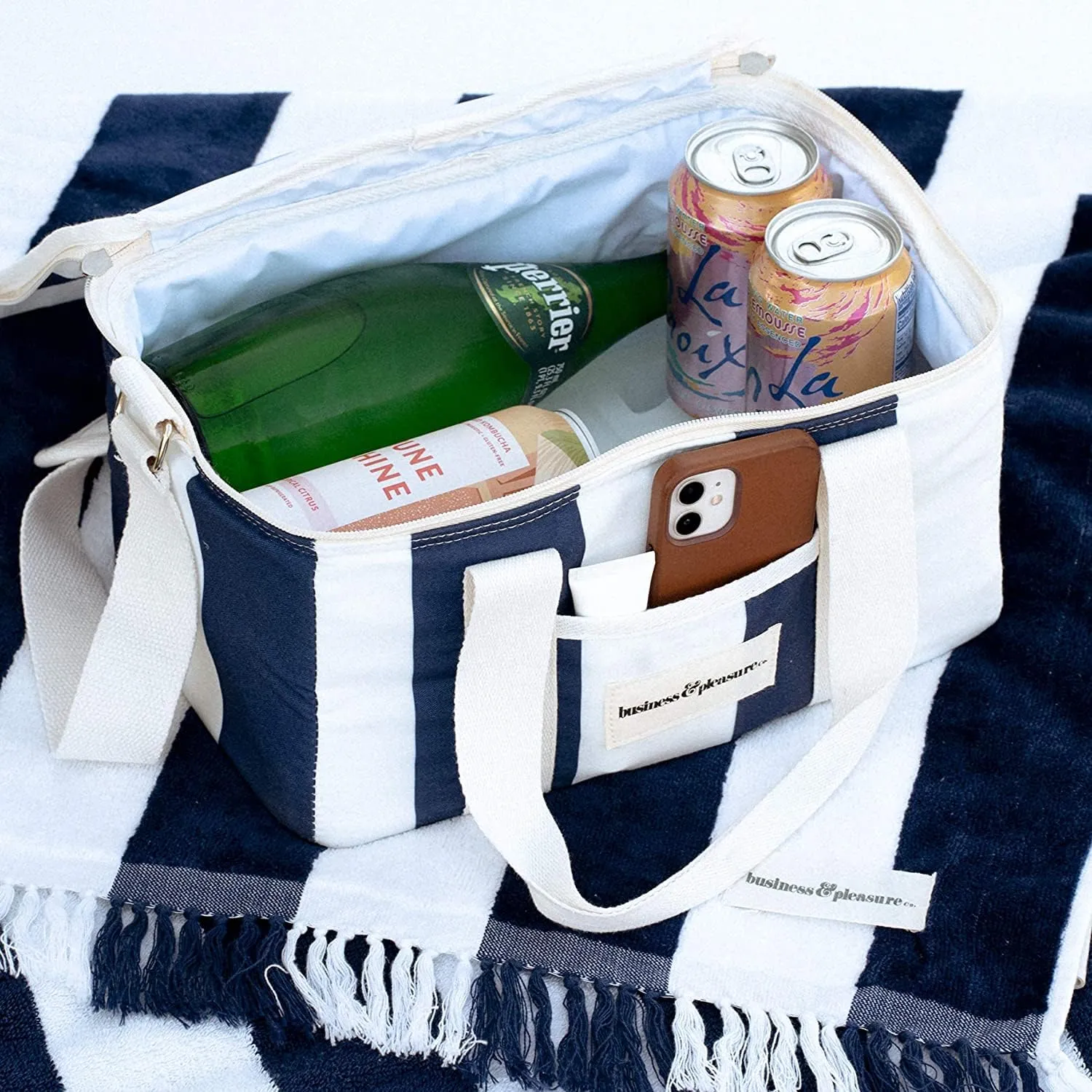 Business & Pleasure Co. Holiday Cooler Bag - Perfect for Beach Days & Picnics - Keeps Food Fresh & Drinks Cold - Cute Vintage Lunch Bag - Insulated Leakproof Lining