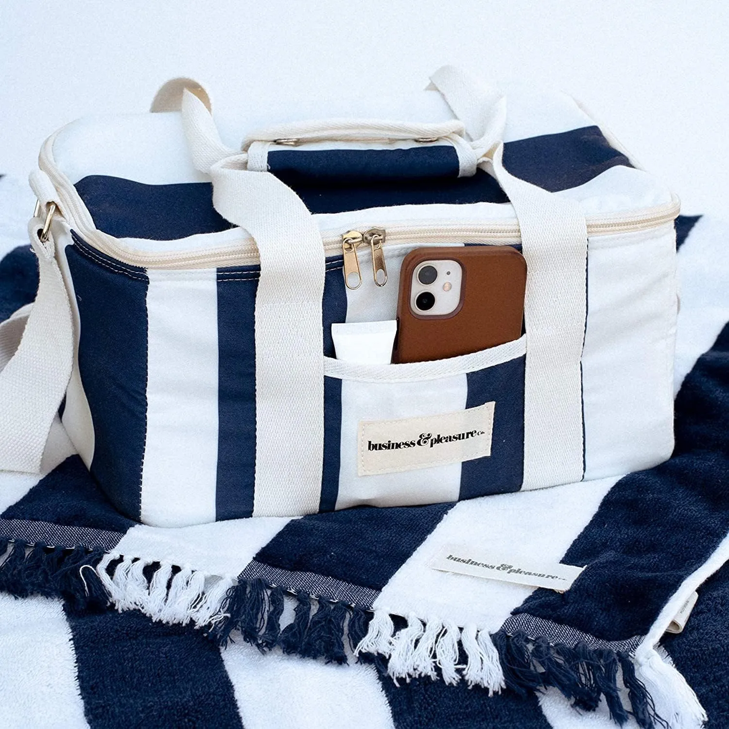 Business & Pleasure Co. Holiday Cooler Bag - Perfect for Beach Days & Picnics - Keeps Food Fresh & Drinks Cold - Cute Vintage Lunch Bag - Insulated Leakproof Lining