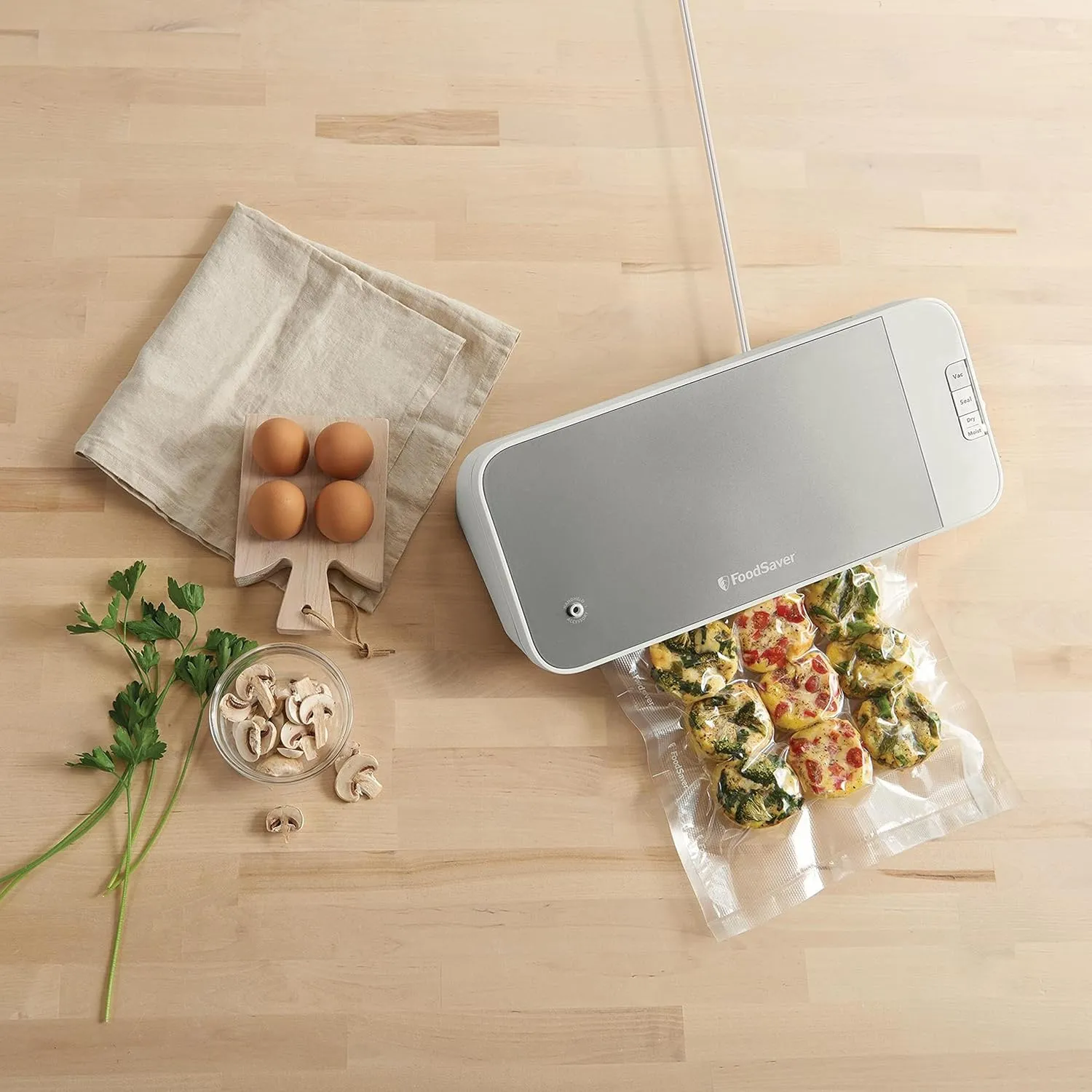 FoodSaver VS2150 Vacuum Sealing System, Food Vacuum Sealer, White/Silver
