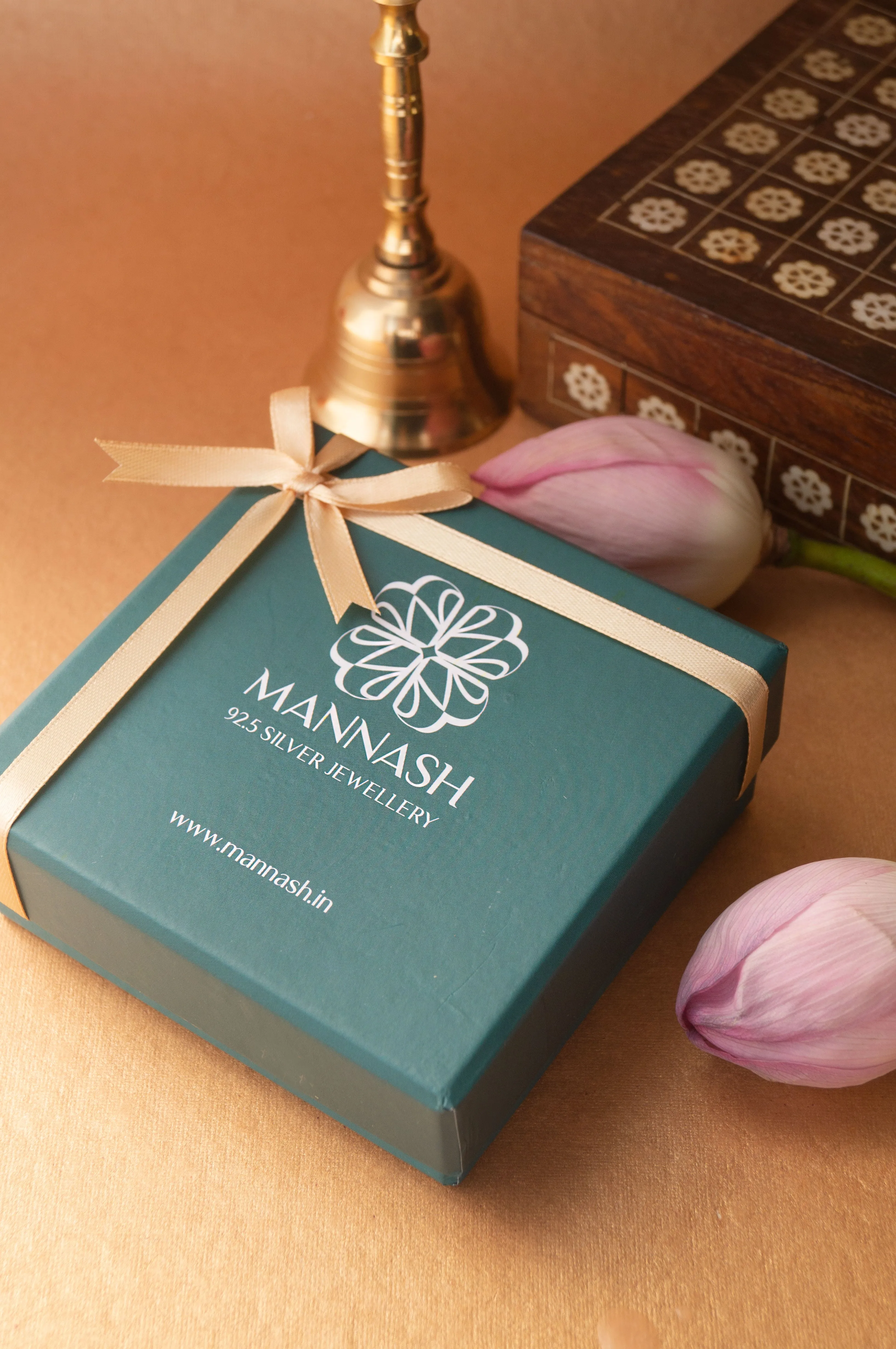 Mini Leaf Prasad Plate - Family Wali Diwali Gift Hamper