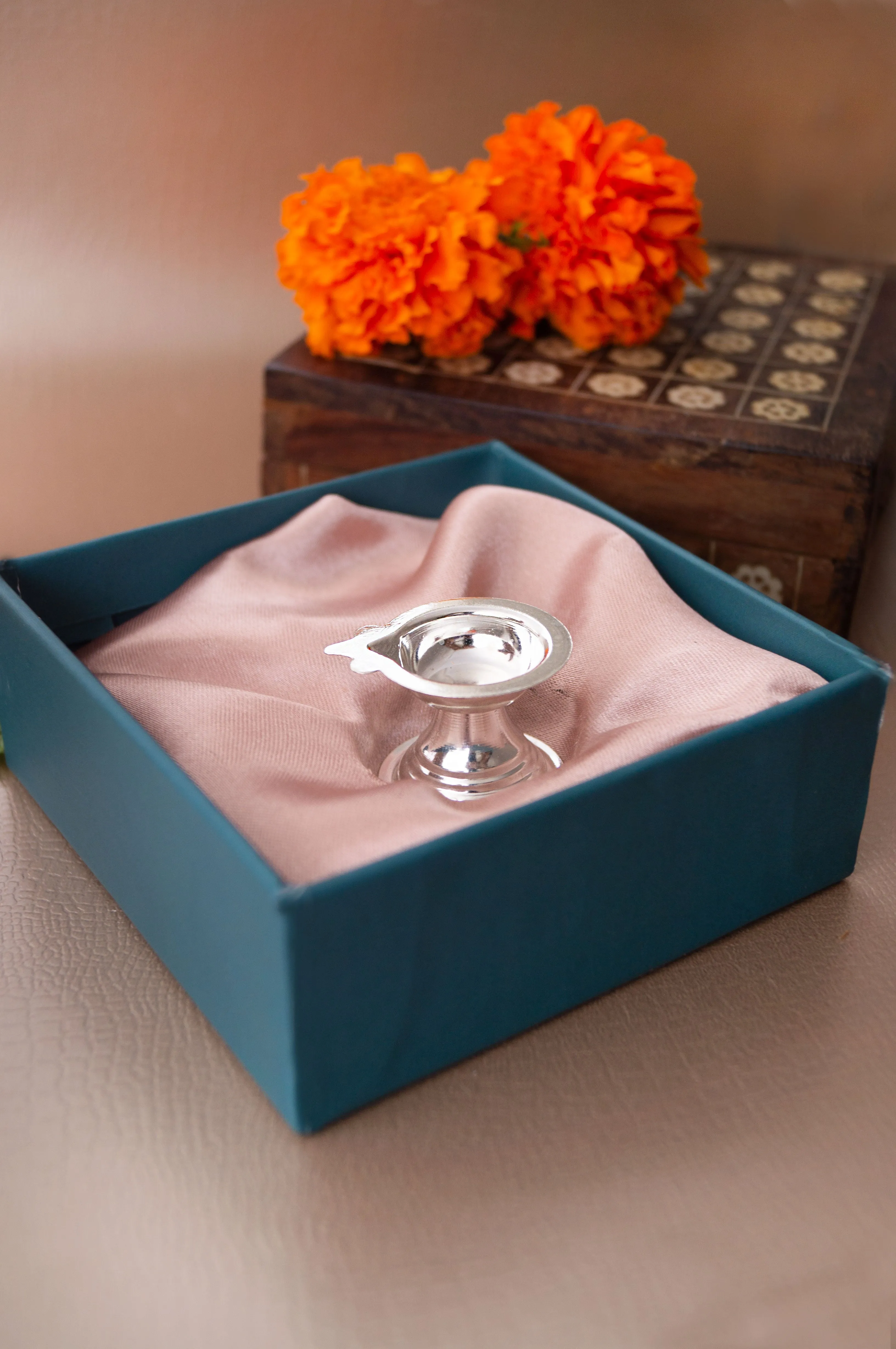 Pooja Diya Stand - Family Wali Diwali Gift Hamper