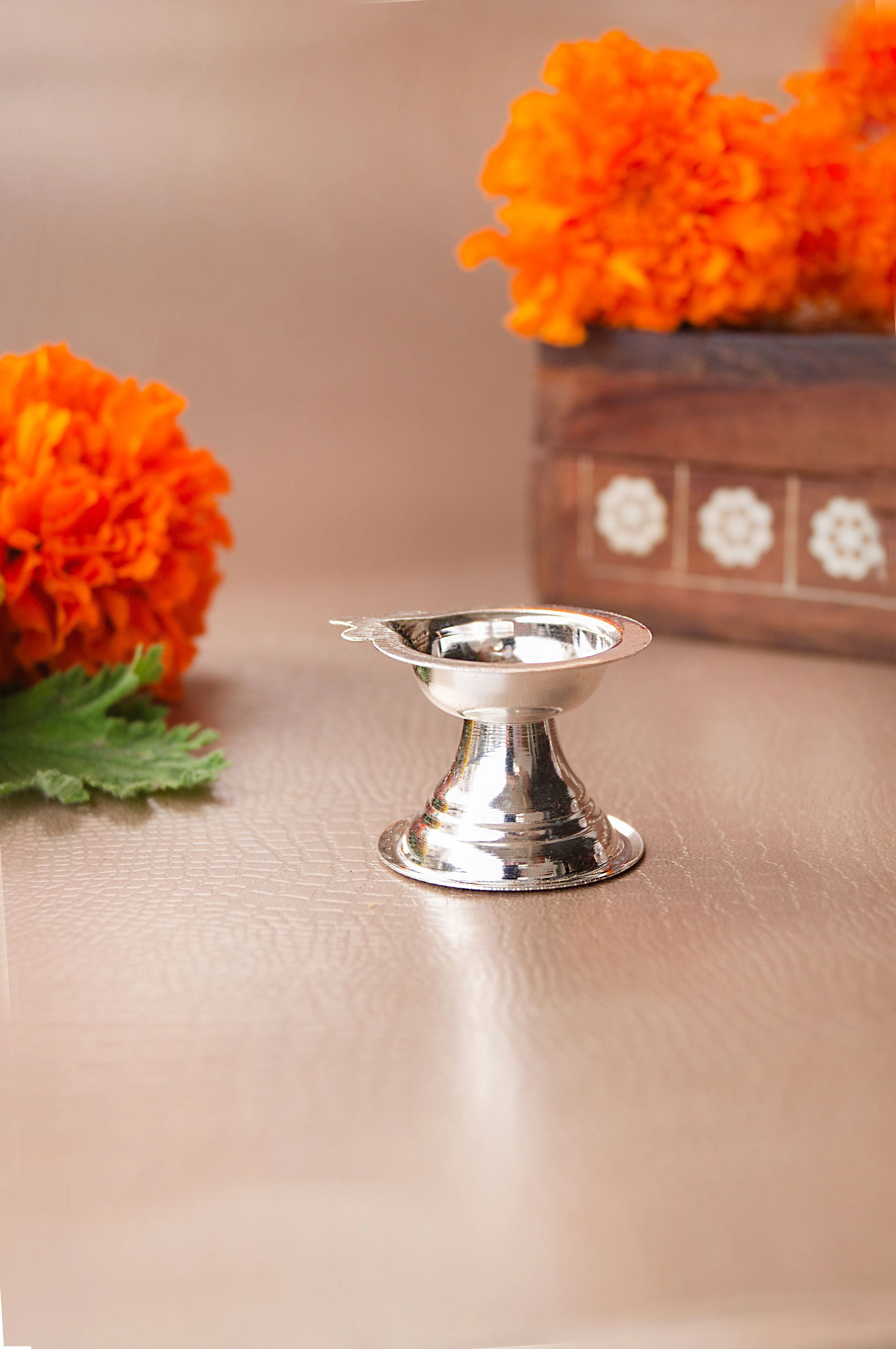 Pooja Diya Stand - Family Wali Diwali Gift Hamper