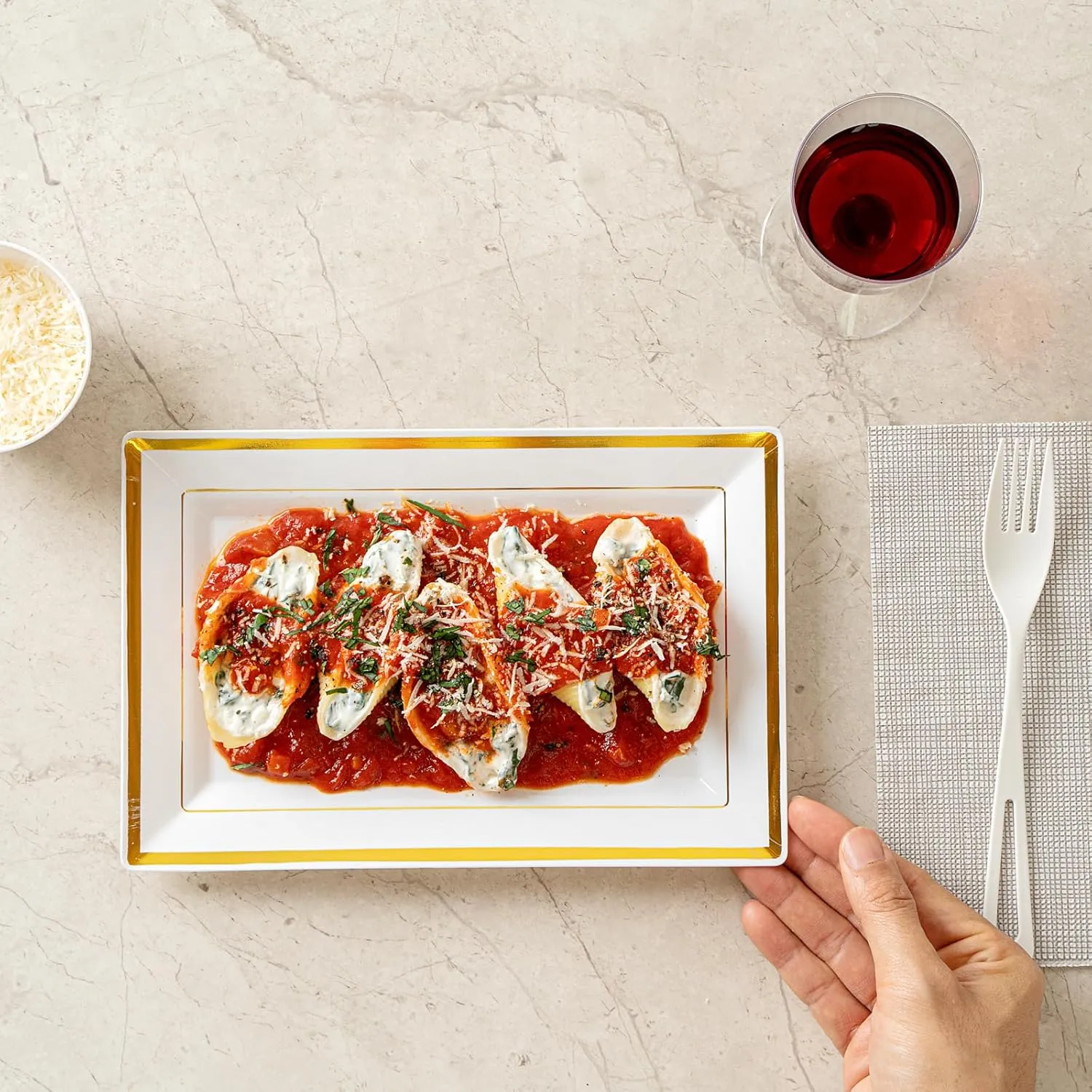 Restaurantware Moderna 9.5 x 6.3 Inch Premium Disposable Plates 100 Rectangular Plastic Plates For Parties - Gold-Rimmed Durable White Plastic Dinner Plates For Warm And Cold Foods