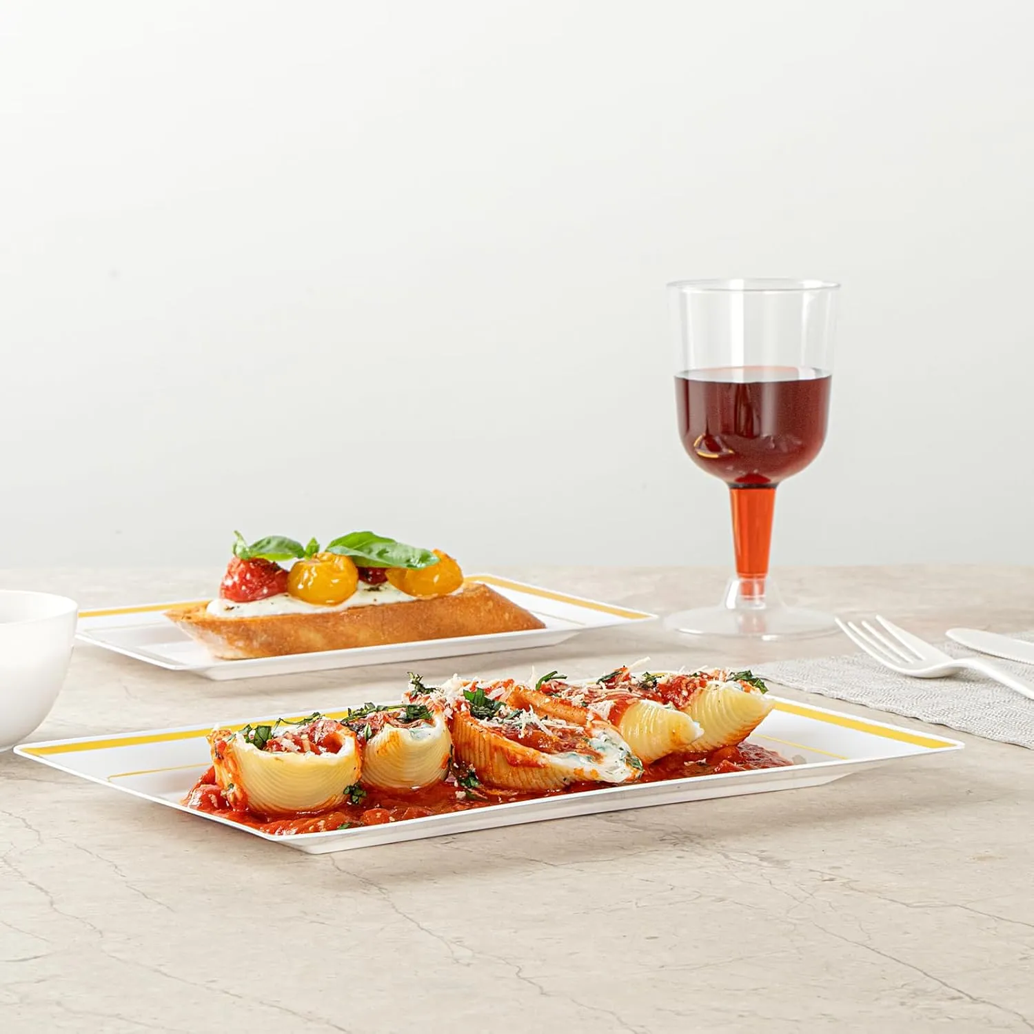 Restaurantware Moderna 9.5 x 6.3 Inch Premium Disposable Plates 100 Rectangular Plastic Plates For Parties - Gold-Rimmed Durable White Plastic Dinner Plates For Warm And Cold Foods