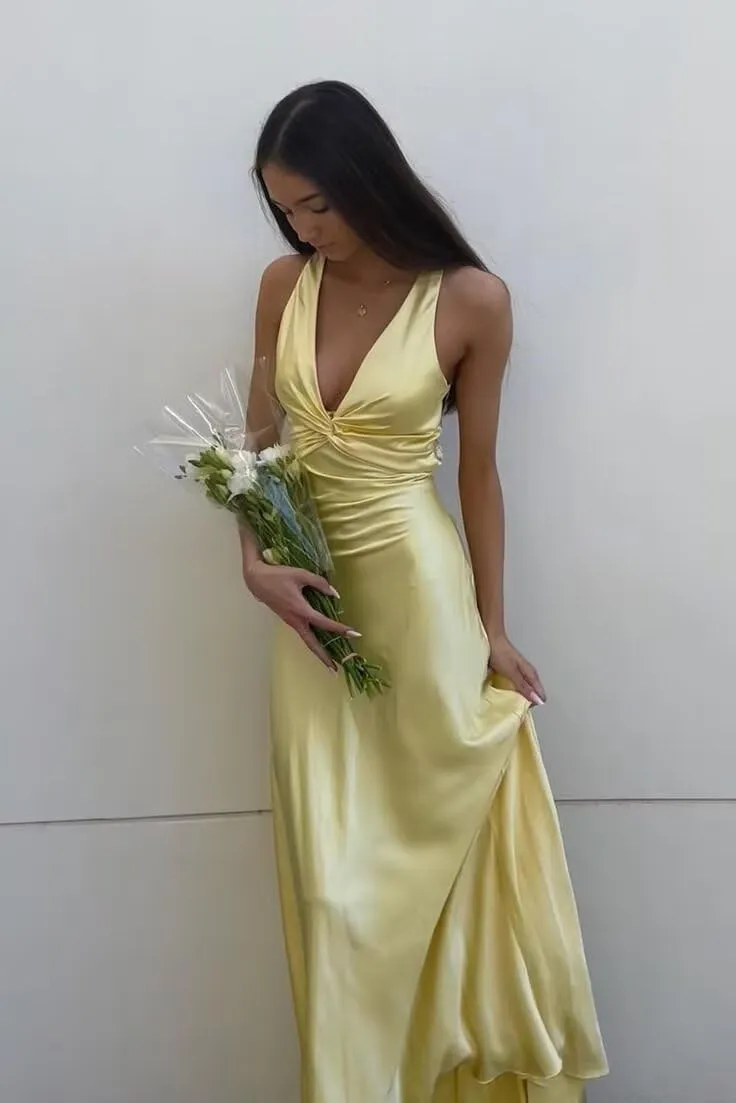 Women's V Neck Pleated Satin Prom Dresses for Teens Long Halter Bridesmaid Dress Mermaid Backless Formal Evening Gown