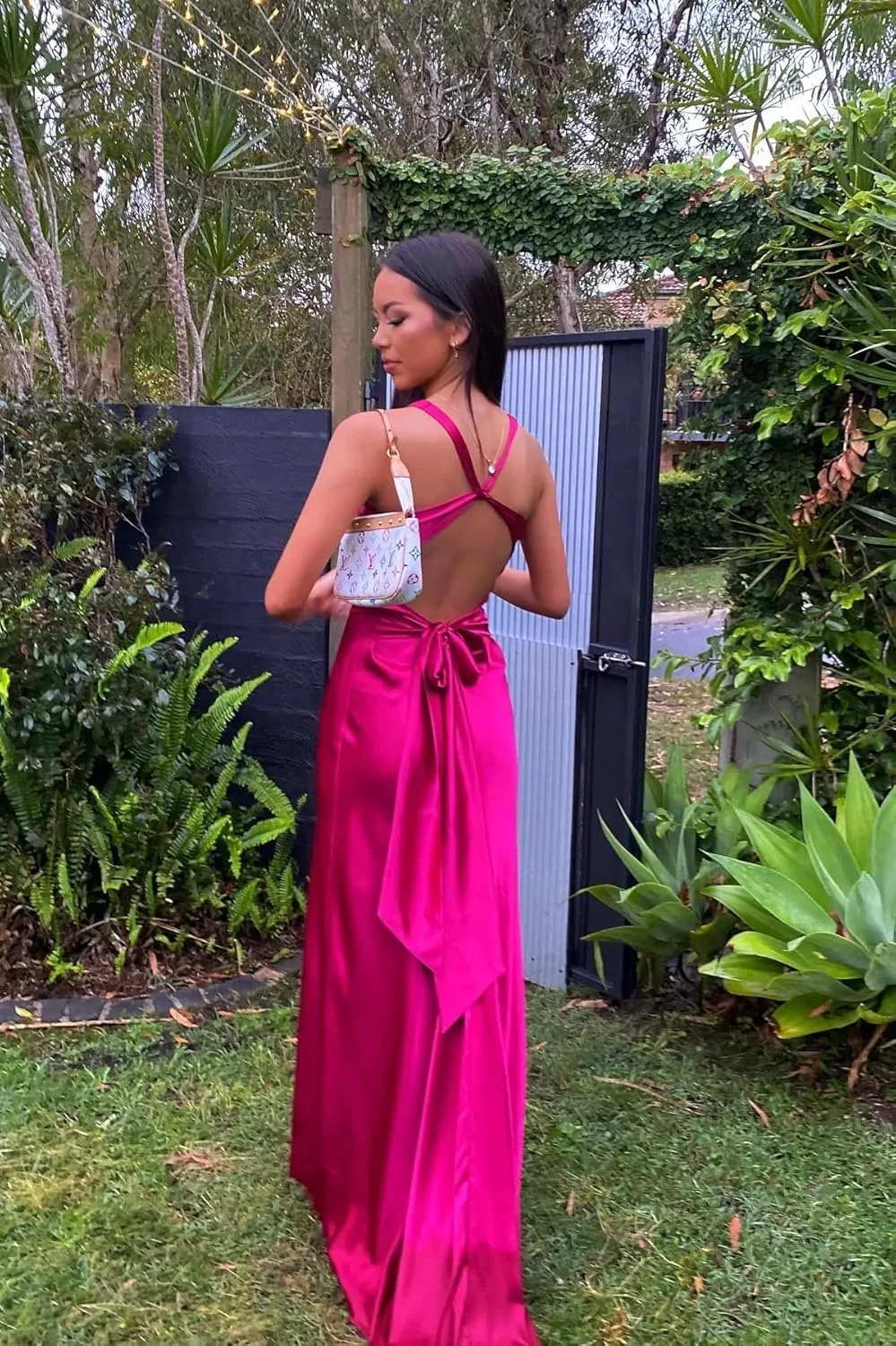 Women's V Neck Pleated Satin Prom Dresses for Teens Long Halter Bridesmaid Dress Mermaid Backless Formal Evening Gown