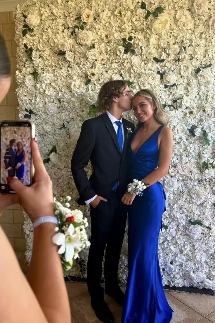 Women's V Neck Pleated Satin Prom Dresses for Teens Long Halter Bridesmaid Dress Mermaid Backless Formal Evening Gown