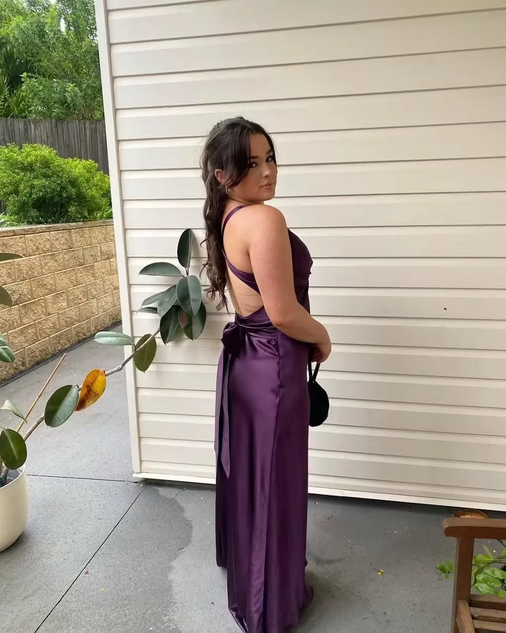 Women's V Neck Pleated Satin Prom Dresses for Teens Long Halter Bridesmaid Dress Mermaid Backless Formal Evening Gown